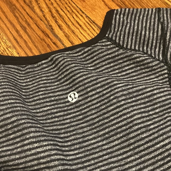 Lululemon Run: Turn Around Long Sleeve - Size 6 - Picture 2 of 4